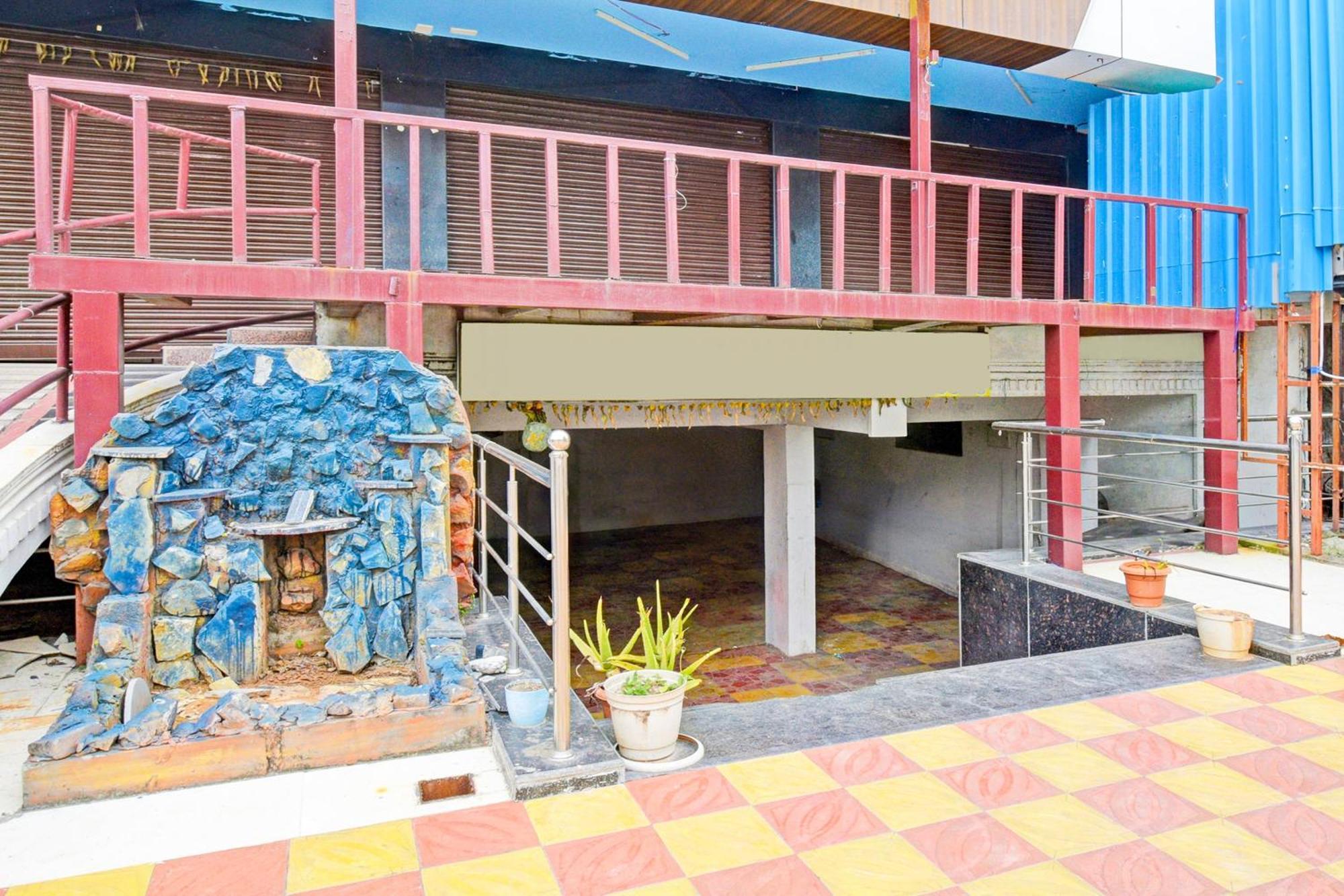 Super Townhouse Mancherial Mancherāl Exteriör bild