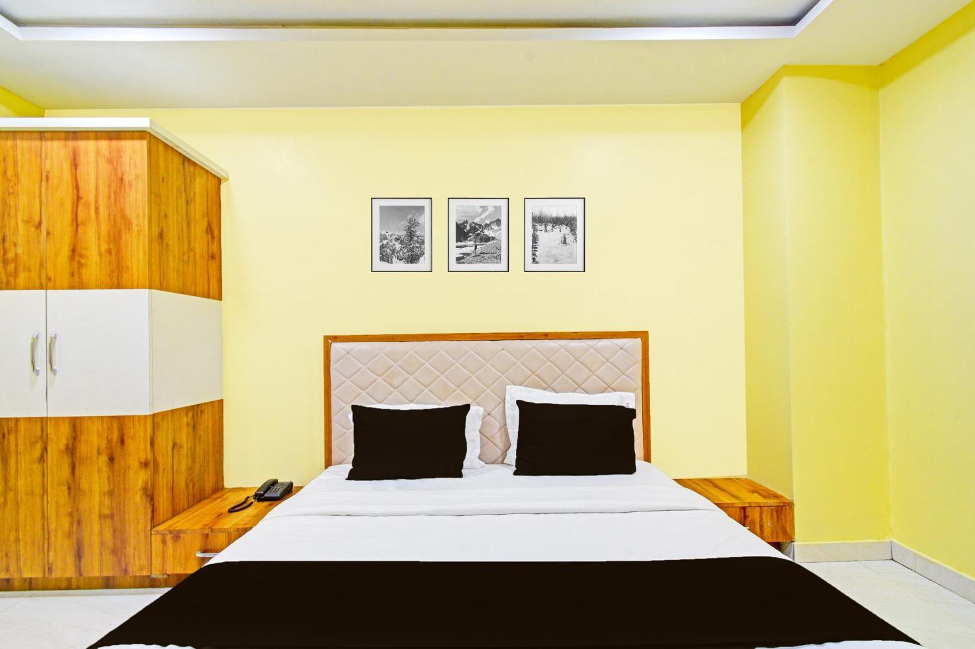 Super Townhouse Mancherial Mancherāl Exteriör bild