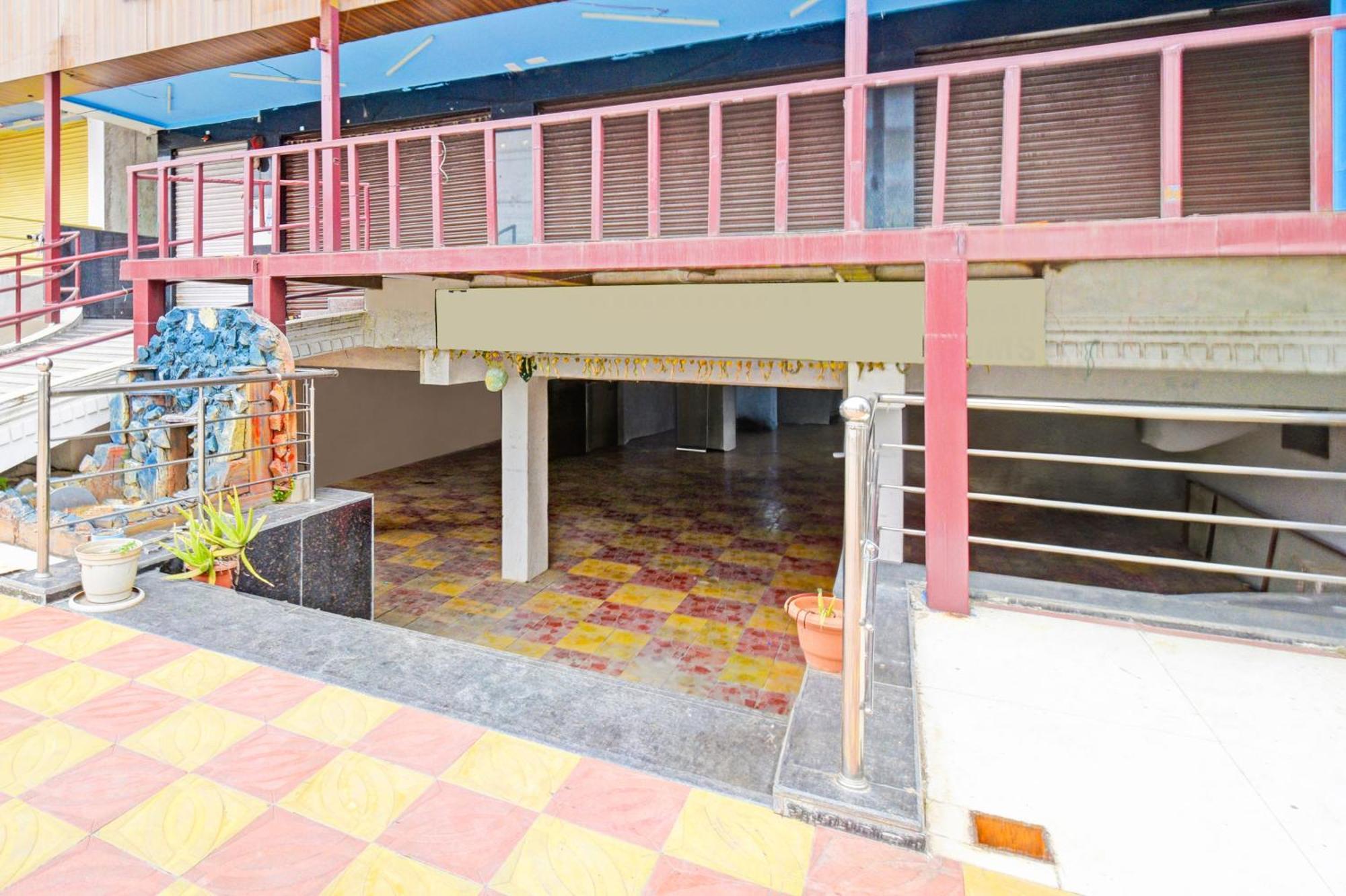 Super Townhouse Mancherial Mancherāl Exteriör bild
