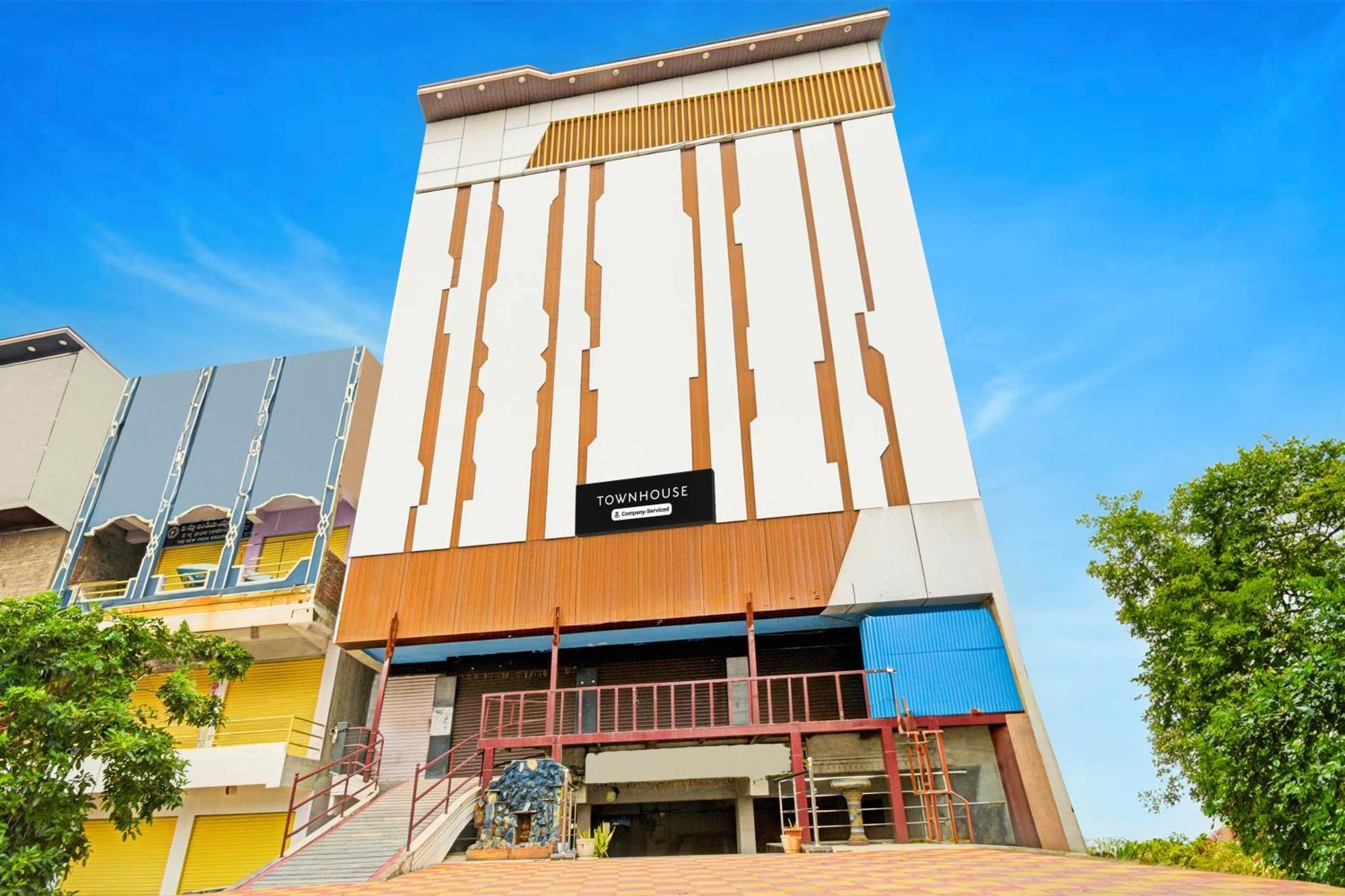 Super Townhouse Mancherial Mancherāl Exteriör bild