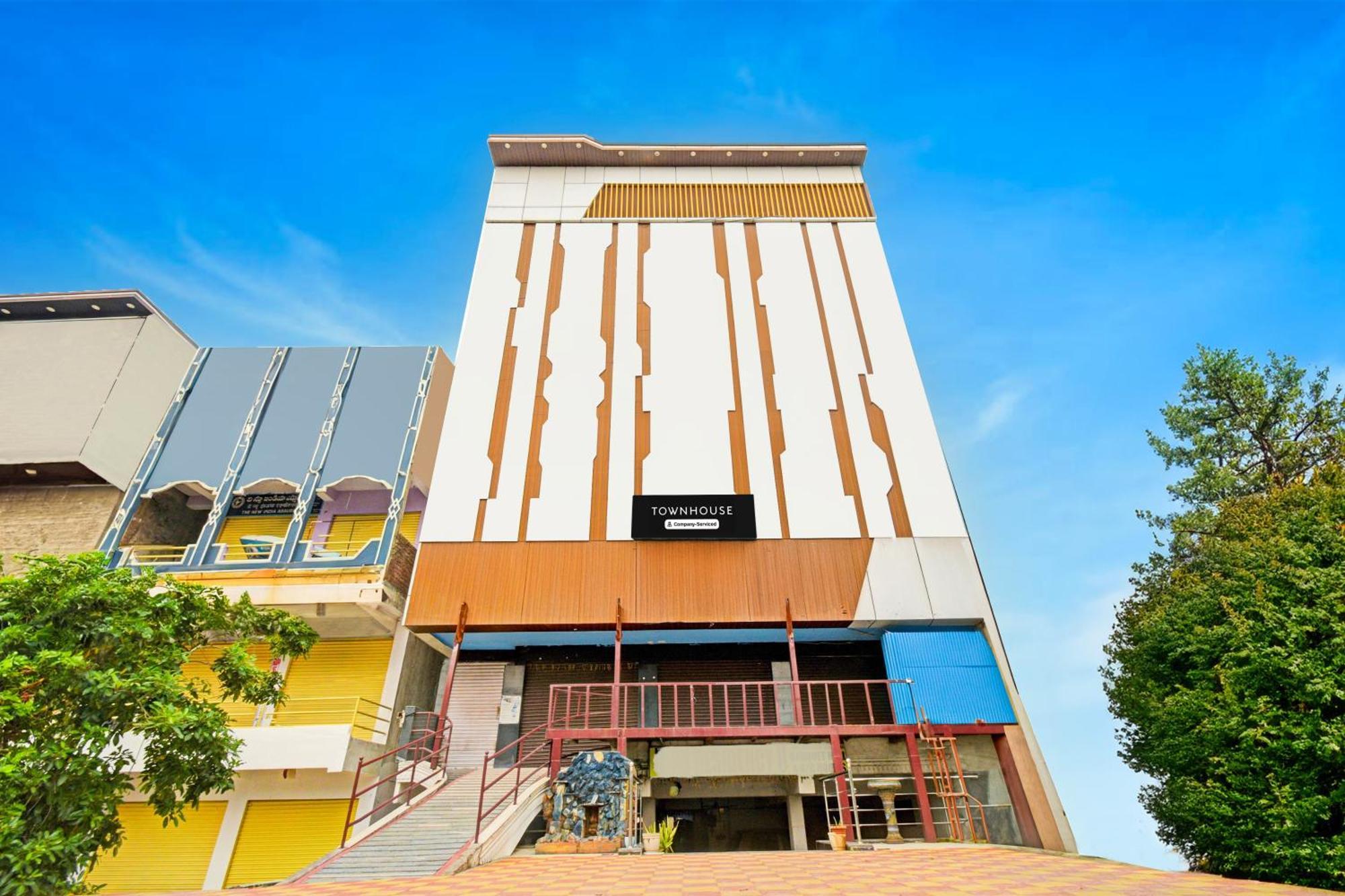 Super Townhouse Mancherial Mancherāl Exteriör bild