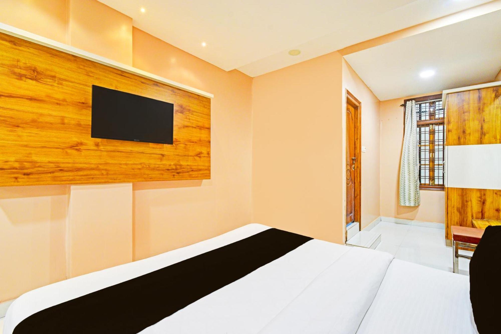 Super Townhouse Mancherial Mancherāl Exteriör bild