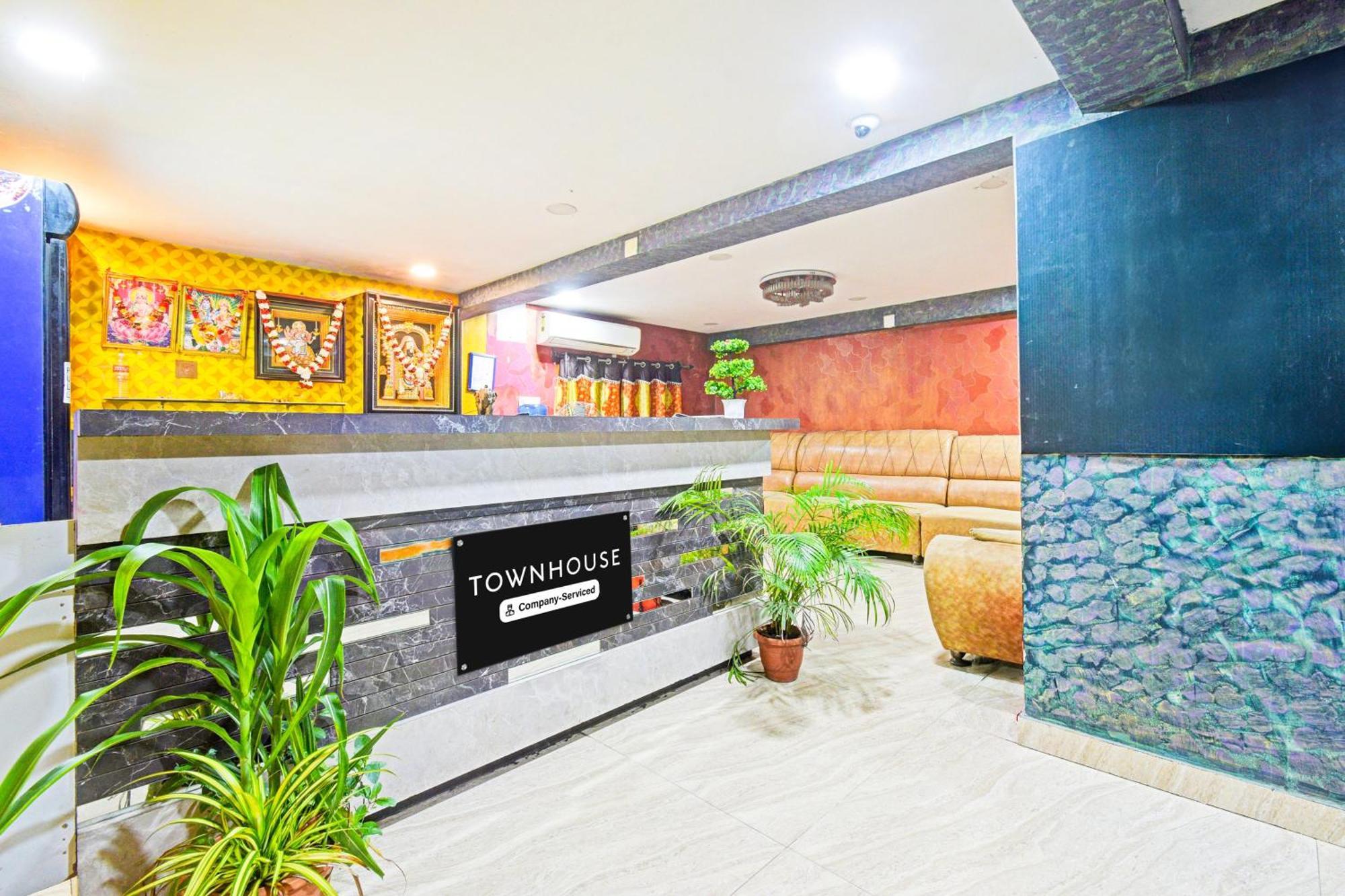 Super Townhouse Mancherial Mancherāl Exteriör bild